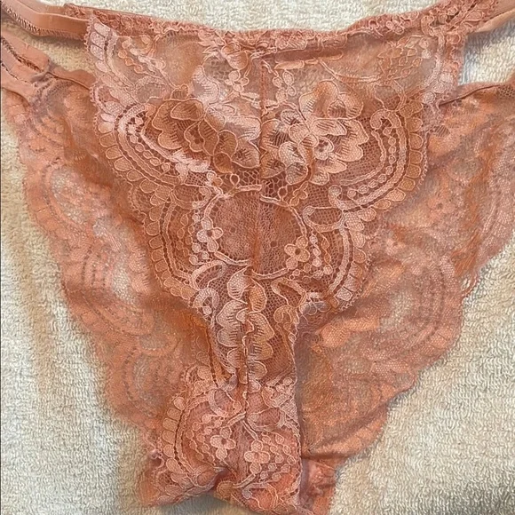 Lace Intimates Set in Rose - Picture 4 of 5